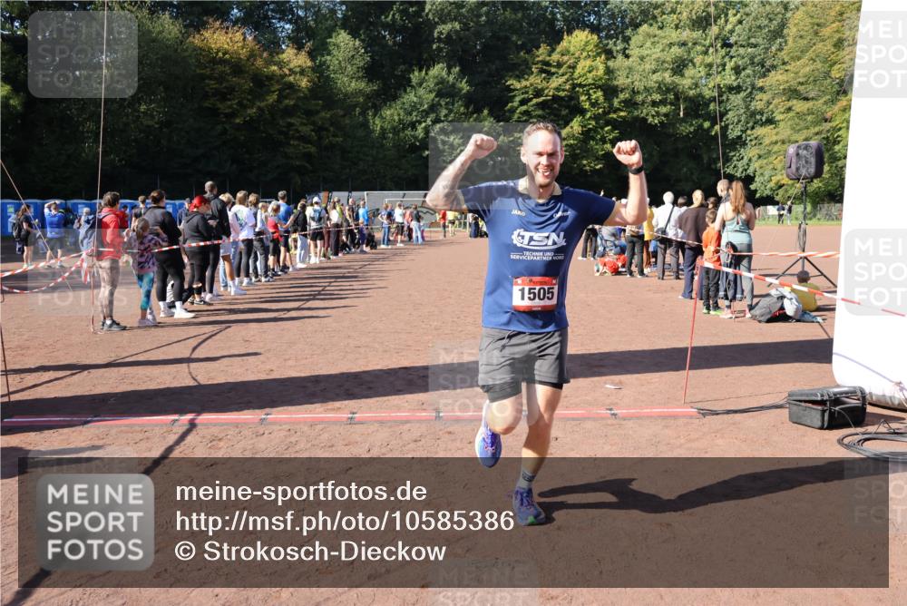 27.09.2026 - 35. Volkslauf durch das schöne Alstertal Strokosch-Dieckow http://msf.ph/oto/10585386 27.09.2026 11:46:53 Ziel 1505, 1734 meine-sportfotos.de