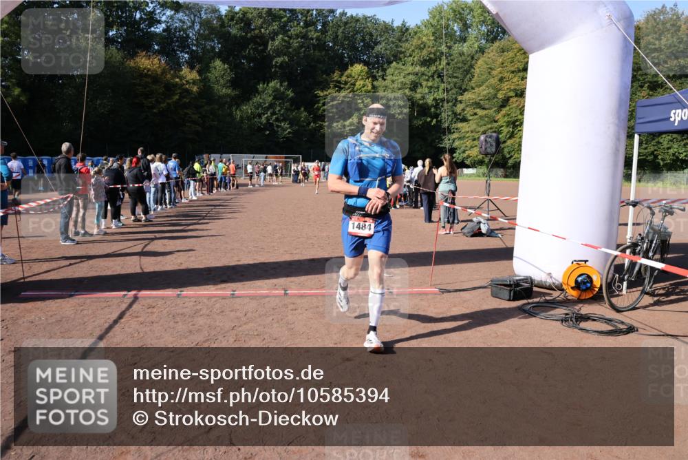 27.09.2026 - 35. Volkslauf durch das schöne Alstertal Strokosch-Dieckow http://msf.ph/oto/10585394 27.09.2026 11:49:11 Ziel 1455, 1484, 1503, 2982 meine-sportfotos.de