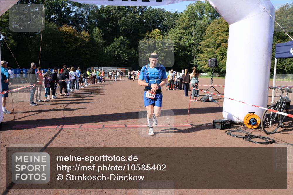 27.09.2026 - 35. Volkslauf durch das schöne Alstertal Strokosch-Dieckow http://msf.ph/oto/10585402 27.09.2026 11:49:10 Ziel 1484, 1503, 2982 meine-sportfotos.de