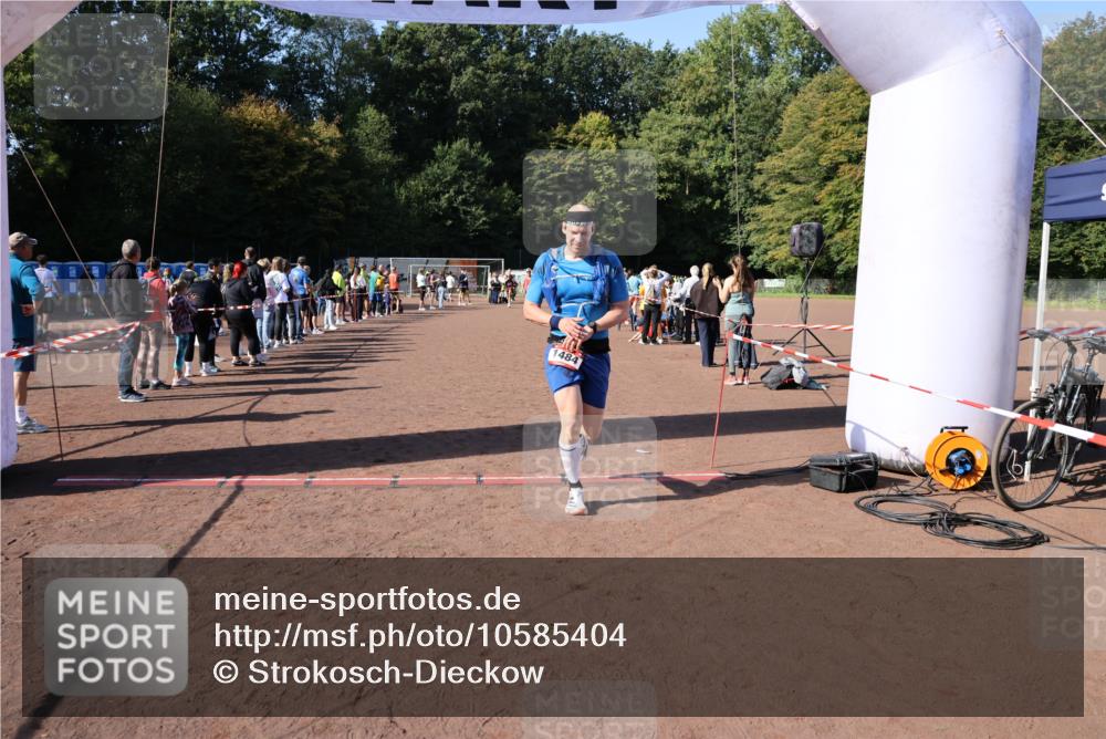 27.09.2026 - 35. Volkslauf durch das schöne Alstertal Strokosch-Dieckow http://msf.ph/oto/10585404 27.09.2026 11:49:10 Ziel 1484, 1503, 2982 meine-sportfotos.de