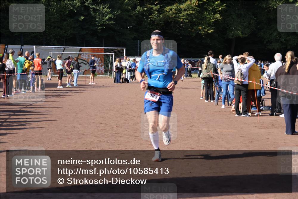 27.09.2026 - 35. Volkslauf durch das schöne Alstertal Strokosch-Dieckow http://msf.ph/oto/10585413 27.09.2026 11:49:09 Ziel 1484, 1503, 2982 meine-sportfotos.de