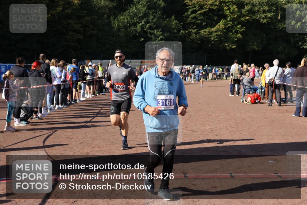 27.09.2026 - 35. Volkslauf durch das schöne Alstertal Strokosch-Dieckow http://msf.ph/oto/10585426 27.09.2026 11:46:43 Ziel 1485, 3161 meine-sportfotos.de
