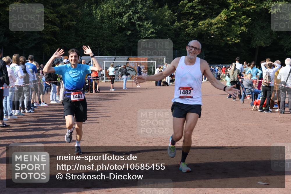 27.09.2026 - 35. Volkslauf durch das schöne Alstertal Strokosch-Dieckow http://msf.ph/oto/10585455 27.09.2026 11:49:02 Ziel 1462, 1482, 1484, 3362, 3998 meine-sportfotos.de