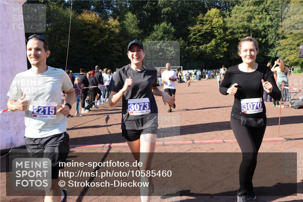 27.09.2026 - 35. Volkslauf durch das schöne Alstertal Strokosch-Dieckow http://msf.ph/oto/10585460 27.09.2026 11:46:36 Ziel 1485, 2215, 3070, 3073, 3161, 3952 meine-sportfotos.de