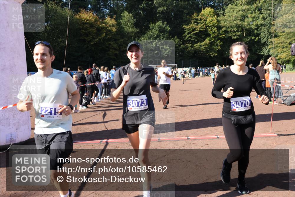 27.09.2026 - 35. Volkslauf durch das schöne Alstertal Strokosch-Dieckow http://msf.ph/oto/10585462 27.09.2026 11:46:36 Ziel 1485, 2215, 3070, 3073, 3161, 3952 meine-sportfotos.de