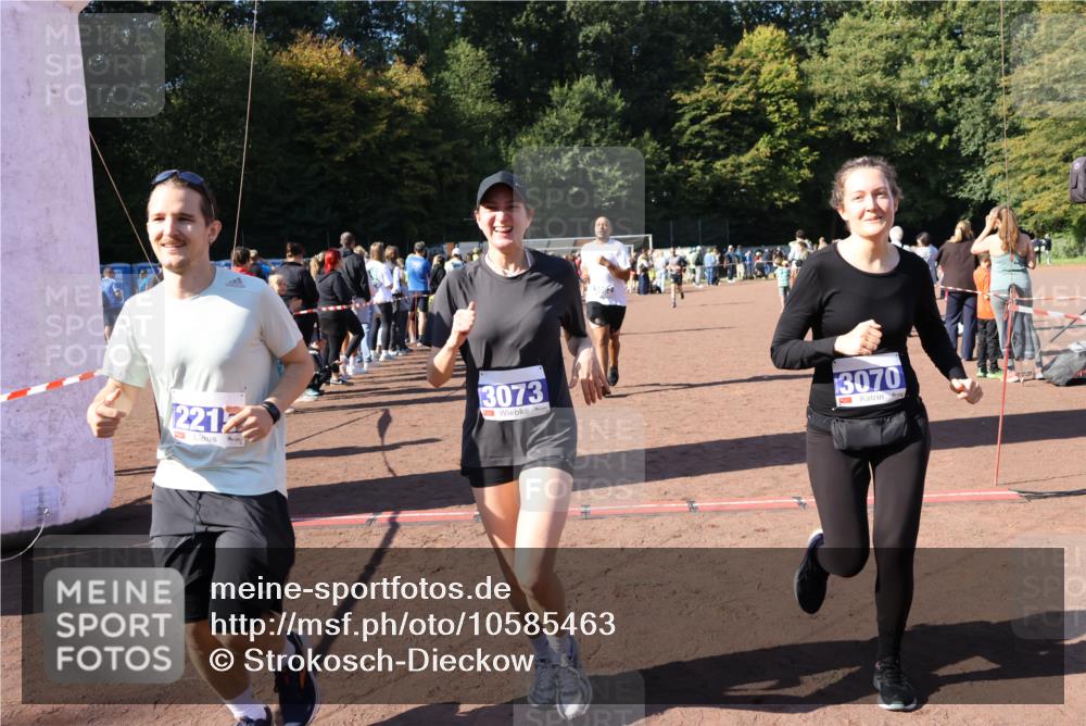 27.09.2026 - 35. Volkslauf durch das schöne Alstertal Strokosch-Dieckow http://msf.ph/oto/10585463 27.09.2026 11:46:36 Ziel 1485, 2215, 3070, 3073, 3161, 3952 meine-sportfotos.de