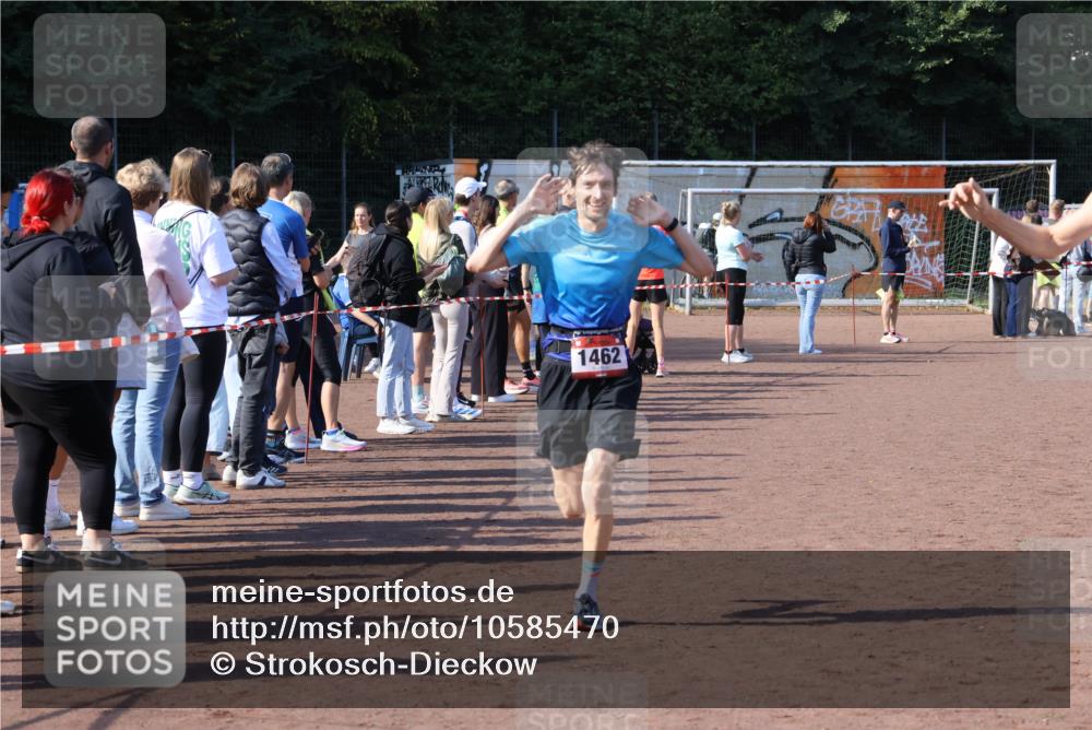 27.09.2026 - 35. Volkslauf durch das schöne Alstertal Strokosch-Dieckow http://msf.ph/oto/10585470 27.09.2026 11:49:01 Ziel 1462, 1466, 1482, 3362, 3998 meine-sportfotos.de