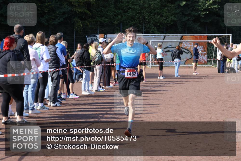 27.09.2026 - 35. Volkslauf durch das schöne Alstertal Strokosch-Dieckow http://msf.ph/oto/10585473 27.09.2026 11:49:01 Ziel 1462, 1466, 1482, 3362, 3998 meine-sportfotos.de