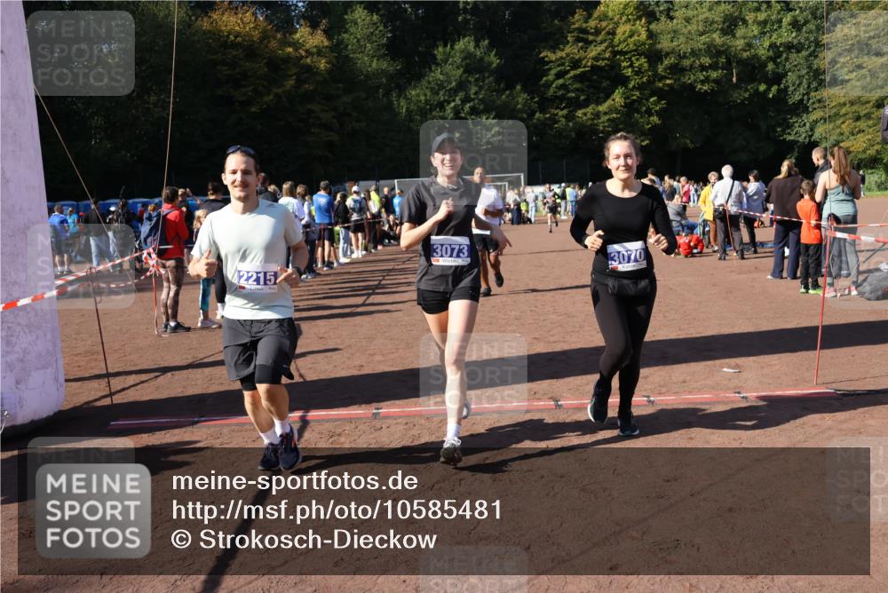 27.09.2026 - 35. Volkslauf durch das schöne Alstertal Strokosch-Dieckow http://msf.ph/oto/10585481 27.09.2026 11:46:35 Ziel 2215, 3070, 3073, 3161, 3952 meine-sportfotos.de