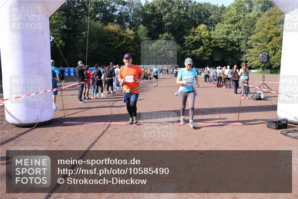 27.09.2026 - 35. Volkslauf durch das schöne Alstertal Strokosch-Dieckow http://msf.ph/oto/10585490 27.09.2026 11:48:59 Ziel 1462, 1466, 1482, 3362, 3998 meine-sportfotos.de