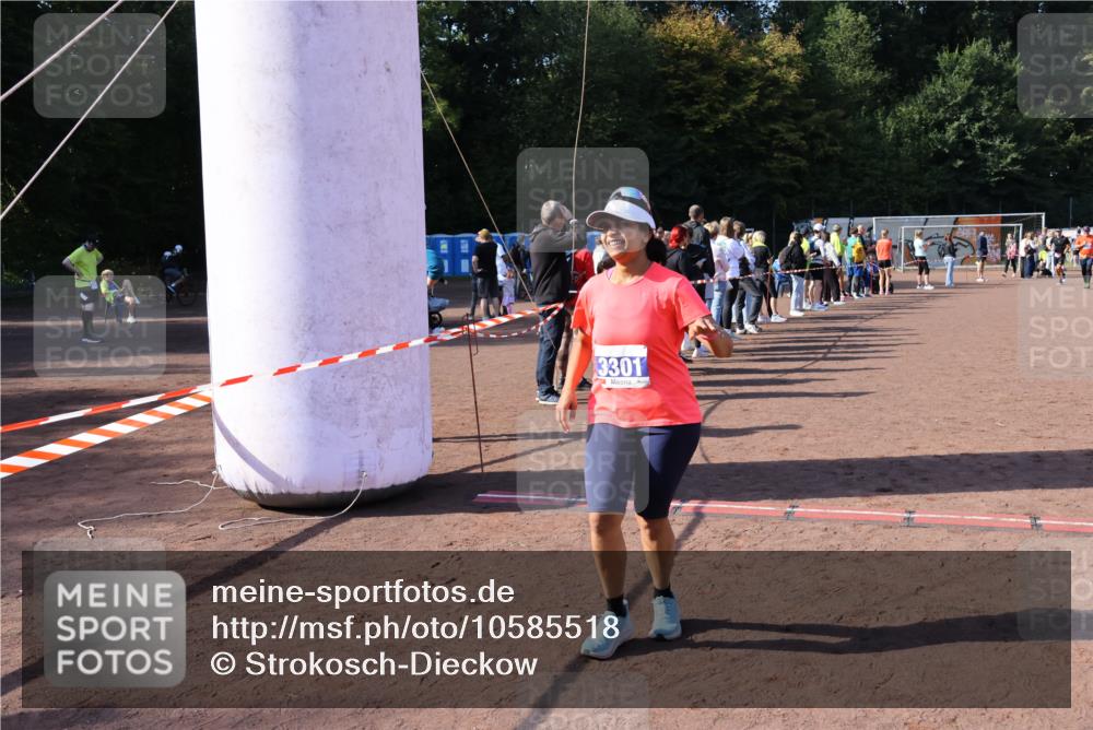 27.09.2026 - 35. Volkslauf durch das schöne Alstertal Strokosch-Dieckow http://msf.ph/oto/10585518 27.09.2026 11:48:47 Ziel 1483, 3301 meine-sportfotos.de