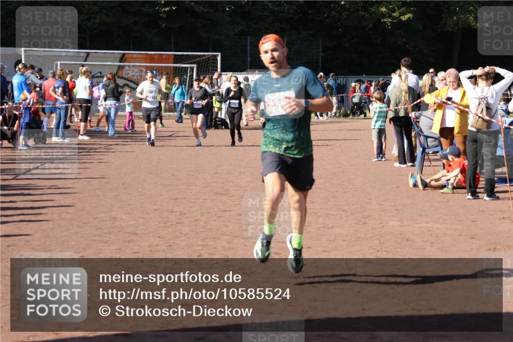 27.09.2026 - 35. Volkslauf durch das schöne Alstertal Strokosch-Dieckow http://msf.ph/oto/10585524 27.09.2026 11:46:24 Ziel 1461, 2395 meine-sportfotos.de