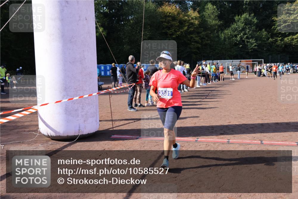 27.09.2026 - 35. Volkslauf durch das schöne Alstertal Strokosch-Dieckow http://msf.ph/oto/10585527 27.09.2026 11:48:47 Ziel 1483, 3301 meine-sportfotos.de