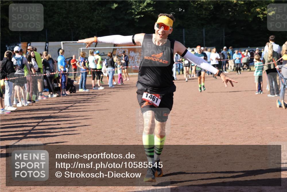 27.09.2026 - 35. Volkslauf durch das schöne Alstertal Strokosch-Dieckow http://msf.ph/oto/10585545 27.09.2026 11:46:20 Ziel 1461, 2395 meine-sportfotos.de