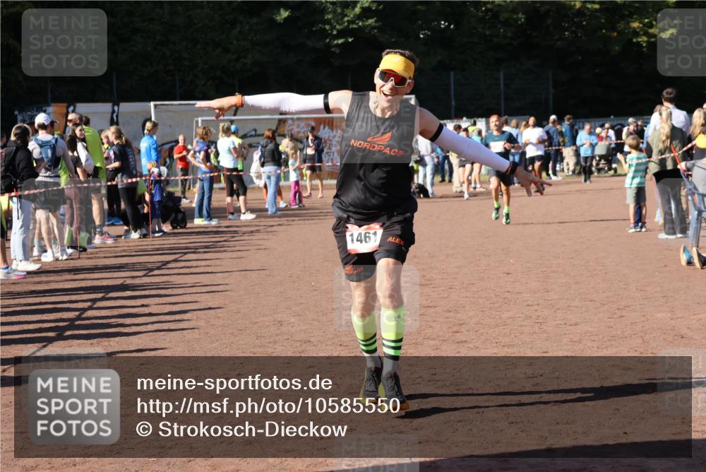 27.09.2026 - 35. Volkslauf durch das schöne Alstertal Strokosch-Dieckow http://msf.ph/oto/10585550 27.09.2026 11:46:20 Ziel 1461, 2395 meine-sportfotos.de