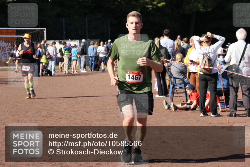 27.09.2026 - 35. Volkslauf durch das schöne Alstertal Strokosch-Dieckow http://msf.ph/oto/10585566 27.09.2026 11:46:15 Ziel 1461, 1467 meine-sportfotos.de