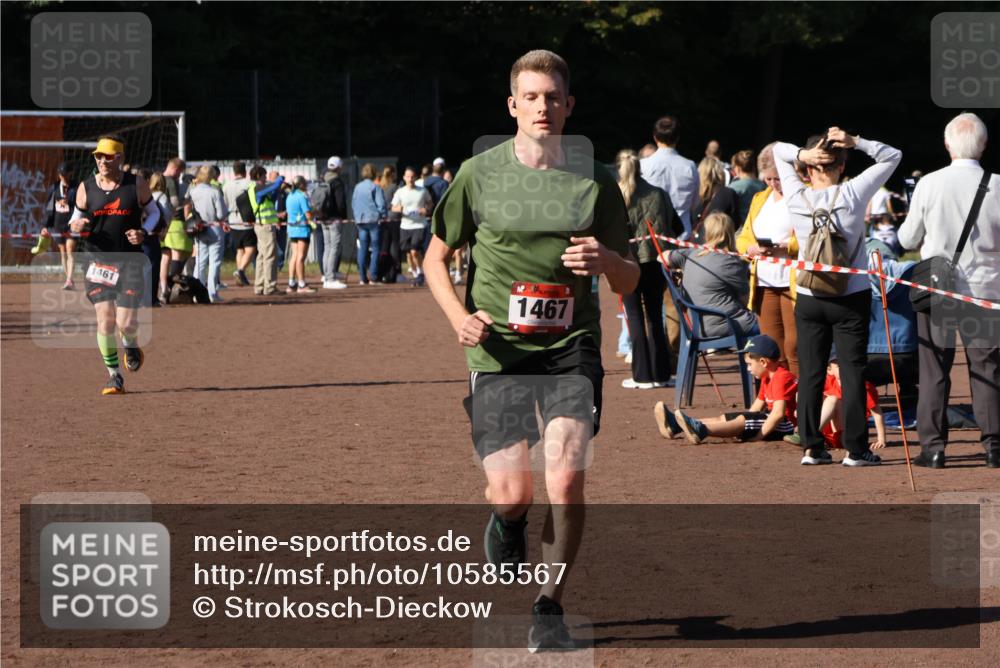 27.09.2026 - 35. Volkslauf durch das schöne Alstertal Strokosch-Dieckow http://msf.ph/oto/10585567 27.09.2026 11:46:15 Ziel 1461, 1467 meine-sportfotos.de
