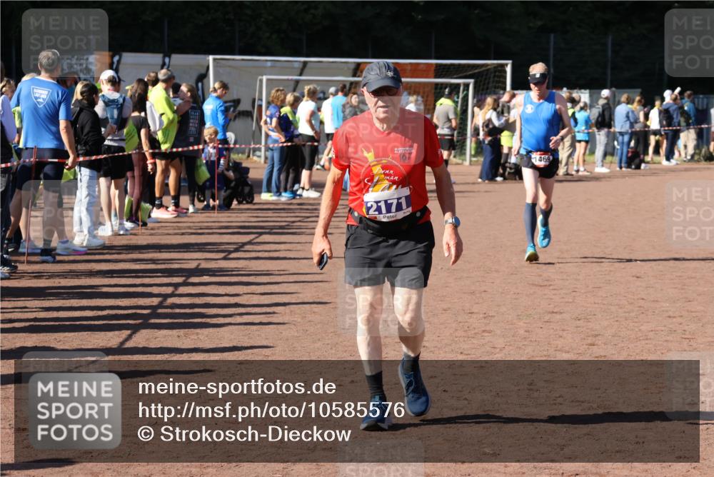 27.09.2026 - 35. Volkslauf durch das schöne Alstertal Strokosch-Dieckow http://msf.ph/oto/10585576 27.09.2026 11:45:54 Ziel 1469, 2171, 2384 meine-sportfotos.de