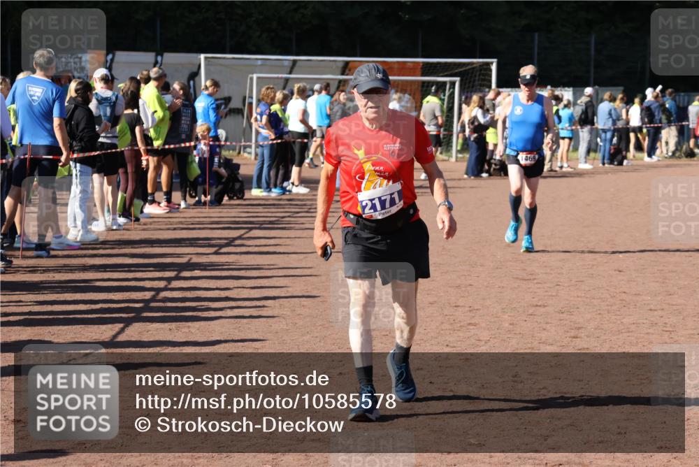 27.09.2026 - 35. Volkslauf durch das schöne Alstertal Strokosch-Dieckow http://msf.ph/oto/10585578 27.09.2026 11:45:54 Ziel 1469, 2171, 2384 meine-sportfotos.de