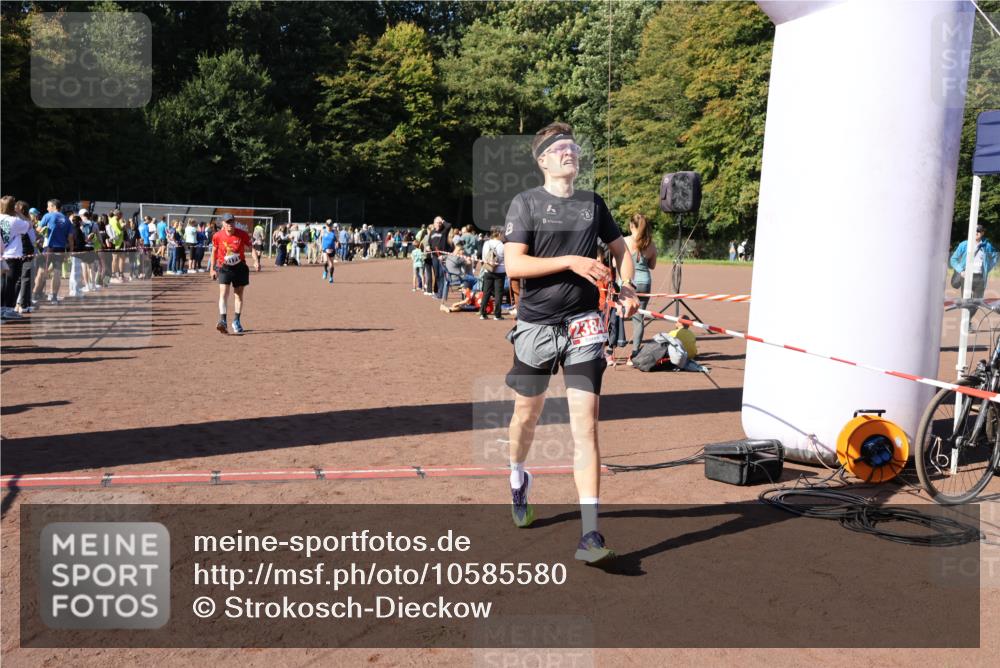27.09.2026 - 35. Volkslauf durch das schöne Alstertal Strokosch-Dieckow http://msf.ph/oto/10585580 27.09.2026 11:45:51 Ziel 1453, 1469, 2171, 2384 meine-sportfotos.de