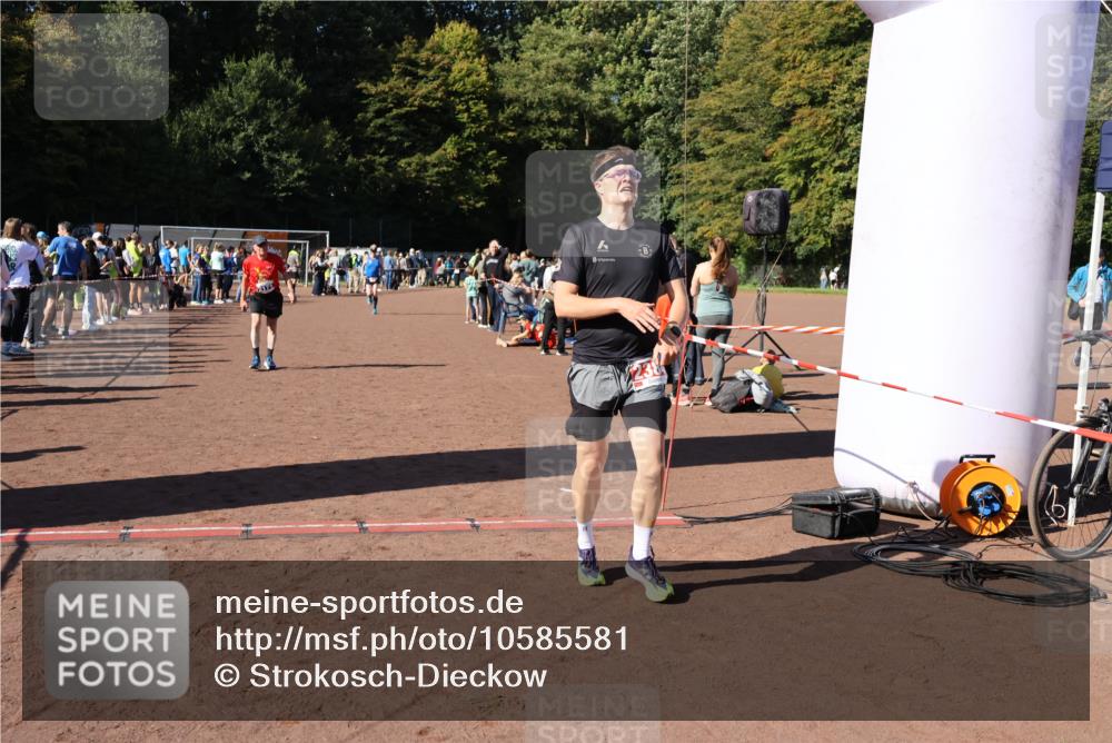 27.09.2026 - 35. Volkslauf durch das schöne Alstertal Strokosch-Dieckow http://msf.ph/oto/10585581 27.09.2026 11:45:51 Ziel 1453, 1469, 2171, 2384 meine-sportfotos.de