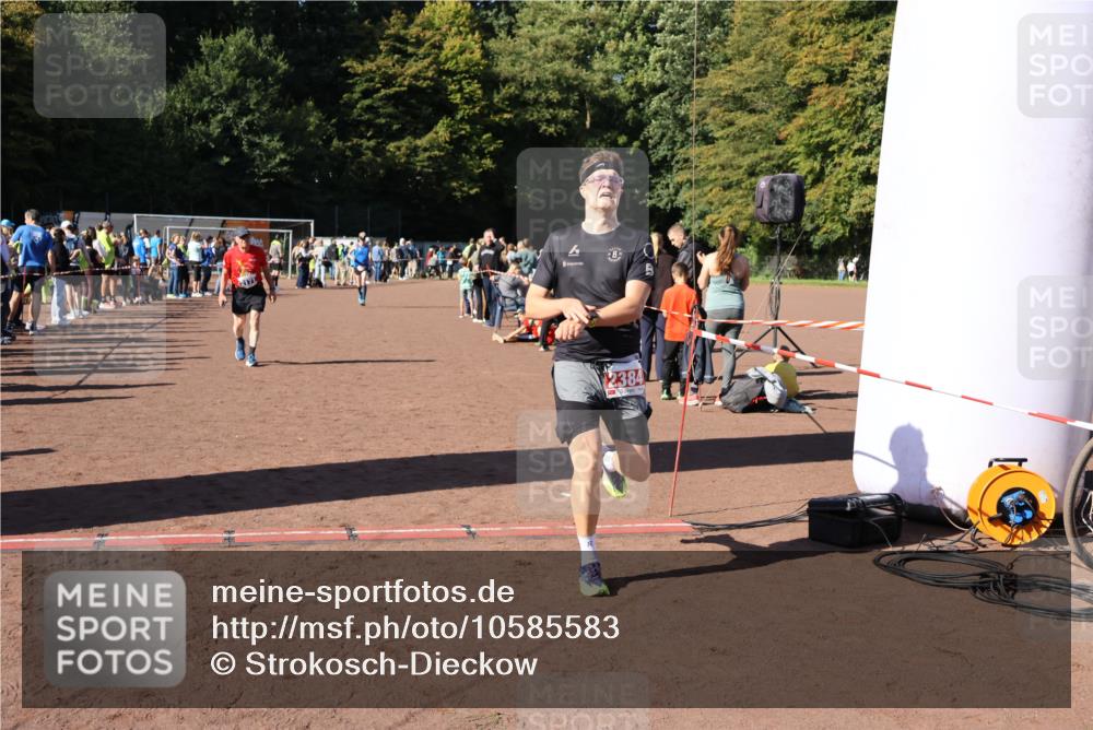 27.09.2026 - 35. Volkslauf durch das schöne Alstertal Strokosch-Dieckow http://msf.ph/oto/10585583 27.09.2026 11:45:51 Ziel 1453, 1469, 2171, 2384 meine-sportfotos.de