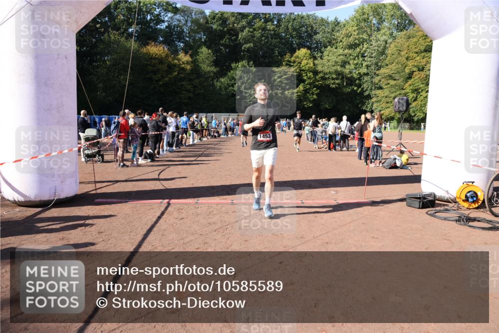 27.09.2026 - 35. Volkslauf durch das schöne Alstertal Strokosch-Dieckow http://msf.ph/oto/10585589 27.09.2026 11:45:48 Ziel 1453, 2171, 2384 meine-sportfotos.de