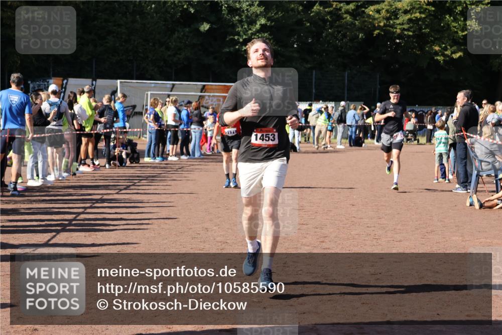 27.09.2026 - 35. Volkslauf durch das schöne Alstertal Strokosch-Dieckow http://msf.ph/oto/10585590 27.09.2026 11:45:46 Ziel 1453, 2384 meine-sportfotos.de