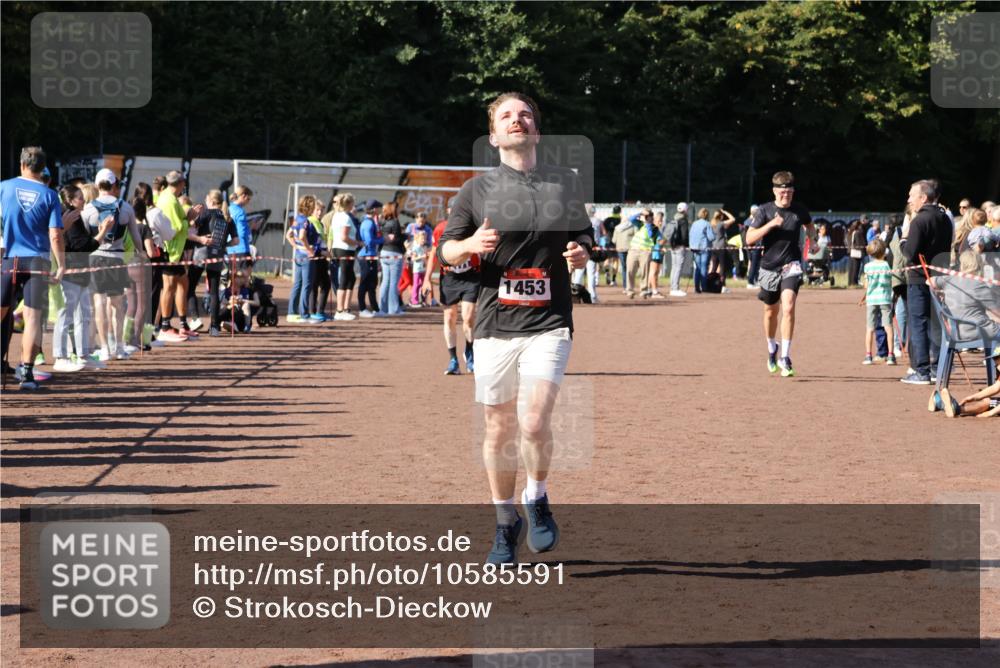 27.09.2026 - 35. Volkslauf durch das schöne Alstertal Strokosch-Dieckow http://msf.ph/oto/10585591 27.09.2026 11:45:46 Ziel 1453, 2384 meine-sportfotos.de