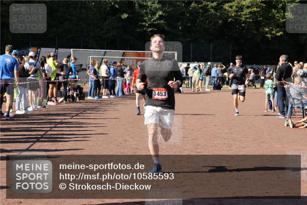 27.09.2026 - 35. Volkslauf durch das schöne Alstertal Strokosch-Dieckow http://msf.ph/oto/10585593 27.09.2026 11:45:46 Ziel 1453, 2384 meine-sportfotos.de