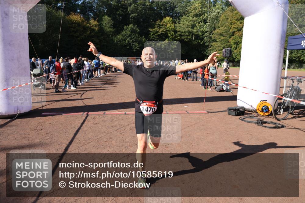 27.09.2026 - 35. Volkslauf durch das schöne Alstertal Strokosch-Dieckow http://msf.ph/oto/10585619 27.09.2026 11:45:18 Ziel 1470, 3066, 3076, 3137, 3197, 3199 meine-sportfotos.de