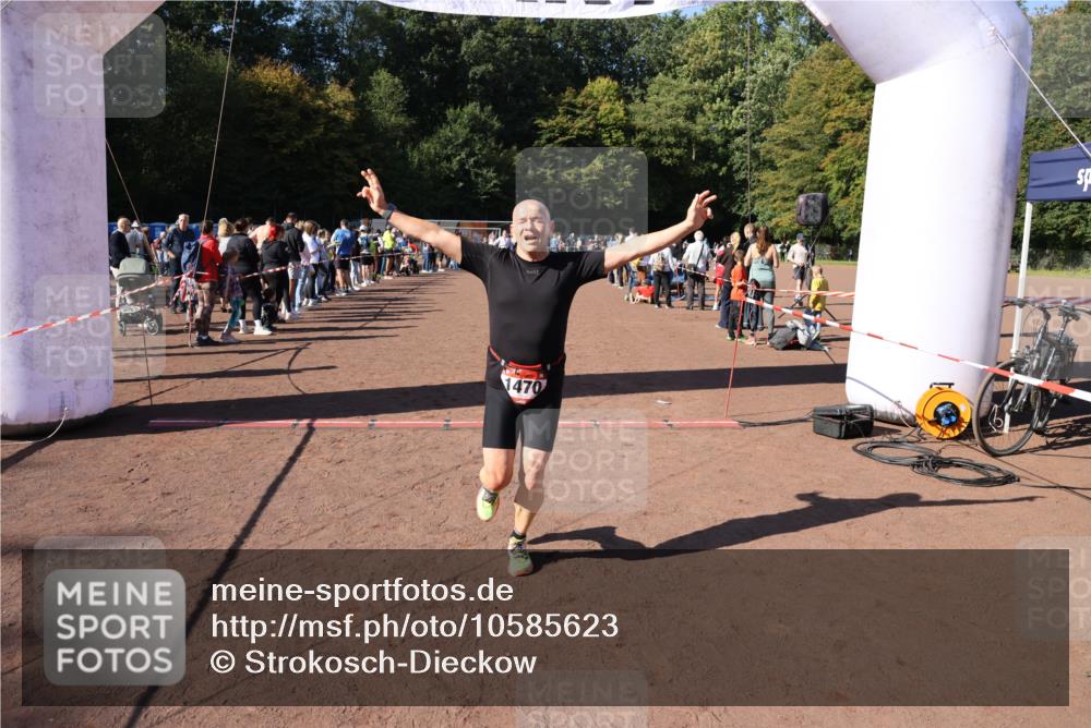 27.09.2026 - 35. Volkslauf durch das schöne Alstertal Strokosch-Dieckow http://msf.ph/oto/10585623 27.09.2026 11:45:18 Ziel 1470, 3066, 3076, 3137, 3197, 3199 meine-sportfotos.de