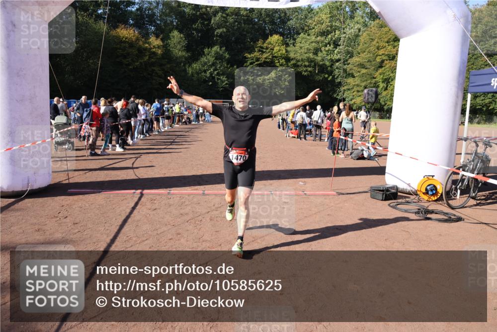 27.09.2026 - 35. Volkslauf durch das schöne Alstertal Strokosch-Dieckow http://msf.ph/oto/10585625 27.09.2026 11:45:17 Ziel 1470, 3066, 3076, 3137 meine-sportfotos.de