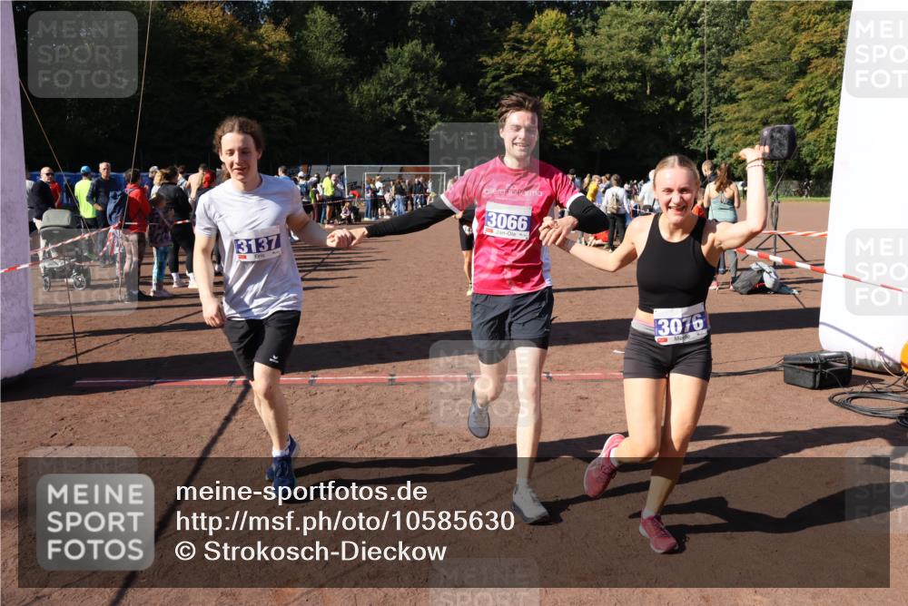 27.09.2026 - 35. Volkslauf durch das schöne Alstertal Strokosch-Dieckow http://msf.ph/oto/10585630 27.09.2026 11:45:15 Ziel 1470, 3066, 3076, 3124, 3137, 3283, 3284 meine-sportfotos.de