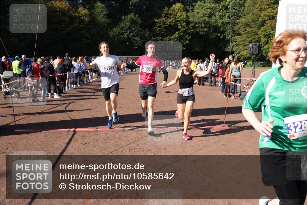 27.09.2026 - 35. Volkslauf durch das schöne Alstertal Strokosch-Dieckow http://msf.ph/oto/10585642 27.09.2026 11:45:14 Ziel 1442, 1470, 3066, 3076, 3124, 3137, 3283, 3284 meine-sportfotos.de