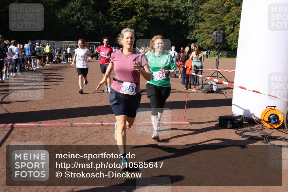 27.09.2026 - 35. Volkslauf durch das schöne Alstertal Strokosch-Dieckow http://msf.ph/oto/10585647 27.09.2026 11:45:13 Ziel 1442, 1451, 1470, 3045, 3066, 3076, 3124, 3137, 3283, 3284 meine-sportfotos.de