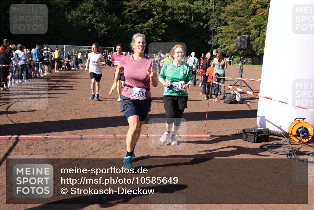 27.09.2026 - 35. Volkslauf durch das schöne Alstertal Strokosch-Dieckow http://msf.ph/oto/10585649 27.09.2026 11:45:13 Ziel 1442, 1451, 1470, 3045, 3066, 3076, 3124, 3137, 3283, 3284 meine-sportfotos.de