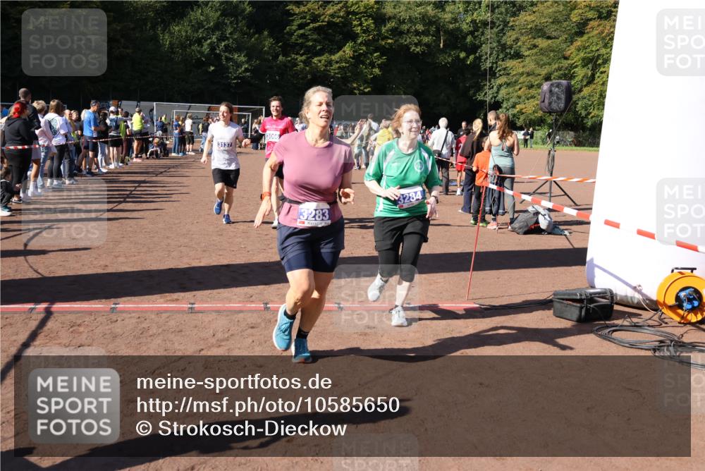 27.09.2026 - 35. Volkslauf durch das schöne Alstertal Strokosch-Dieckow http://msf.ph/oto/10585650 27.09.2026 11:45:13 Ziel 1442, 1451, 1470, 3045, 3066, 3076, 3124, 3137, 3283, 3284 meine-sportfotos.de