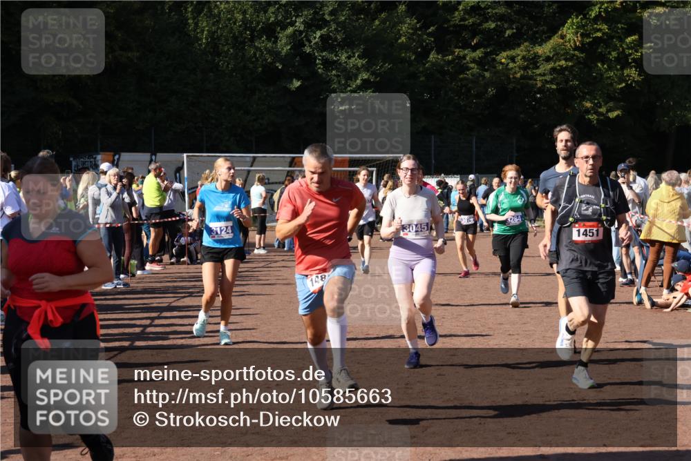 27.09.2026 - 35. Volkslauf durch das schöne Alstertal Strokosch-Dieckow http://msf.ph/oto/10585663 27.09.2026 11:45:08 Ziel 1442, 1451, 1470, 1481, 3045, 3066, 3076, 3124, 3137, 3283, 3284, 3357 meine-sportfotos.de