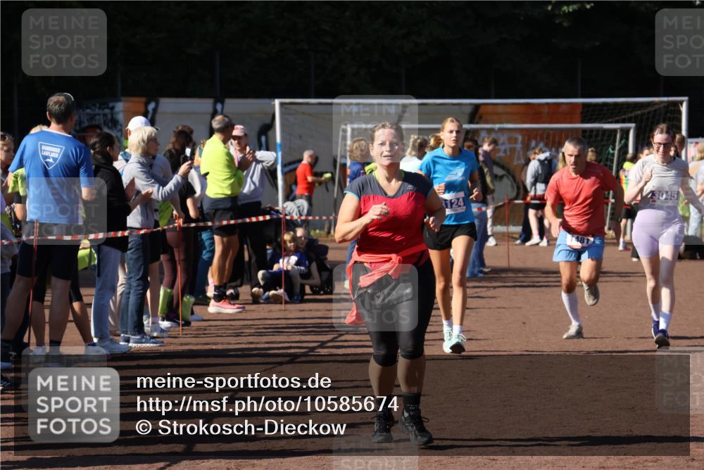 27.09.2026 - 35. Volkslauf durch das schöne Alstertal Strokosch-Dieckow http://msf.ph/oto/10585674 27.09.2026 11:45:04 Ziel 1442, 1451, 1481, 3045, 3124, 3283, 3284, 3357 meine-sportfotos.de