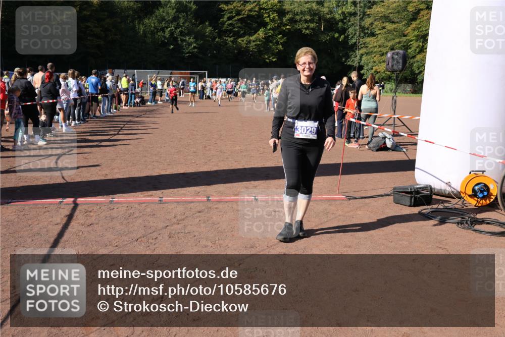 27.09.2026 - 35. Volkslauf durch das schöne Alstertal Strokosch-Dieckow http://msf.ph/oto/10585676 27.09.2026 11:45:00 Ziel 1481, 3029, 3357 meine-sportfotos.de
