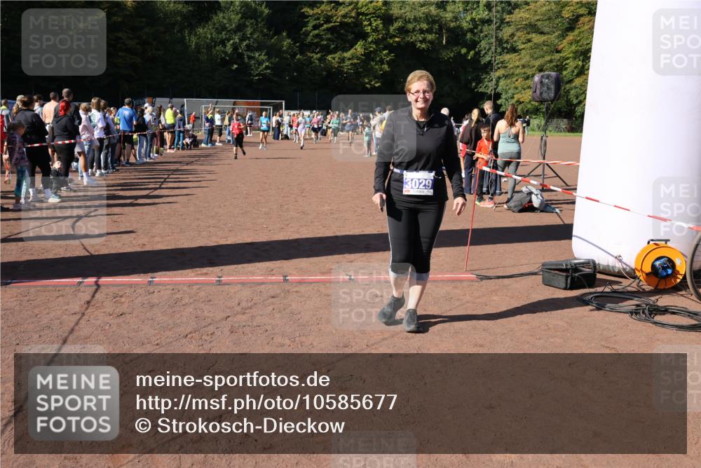 27.09.2026 - 35. Volkslauf durch das schöne Alstertal Strokosch-Dieckow http://msf.ph/oto/10585677 27.09.2026 11:45:00 Ziel 1481, 3029, 3357 meine-sportfotos.de
