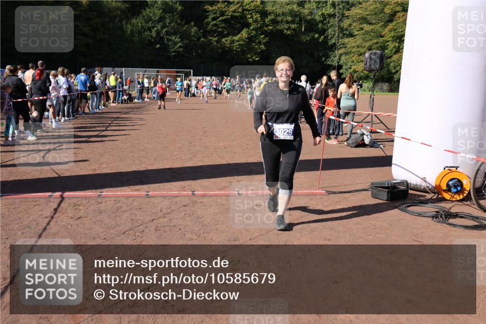 27.09.2026 - 35. Volkslauf durch das schöne Alstertal Strokosch-Dieckow http://msf.ph/oto/10585679 27.09.2026 11:45:00 Ziel 1481, 3029, 3357 meine-sportfotos.de