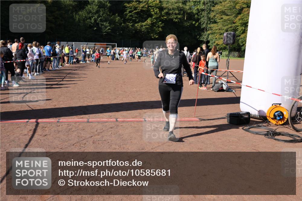 27.09.2026 - 35. Volkslauf durch das schöne Alstertal Strokosch-Dieckow http://msf.ph/oto/10585681 27.09.2026 11:45:00 Ziel 1481, 3029, 3357 meine-sportfotos.de