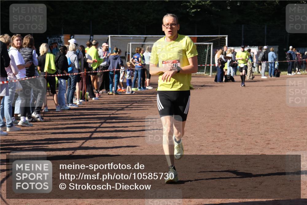 27.09.2026 - 35. Volkslauf durch das schöne Alstertal Strokosch-Dieckow http://msf.ph/oto/10585730 27.09.2026 11:44:17 Ziel 1476, 3113 meine-sportfotos.de