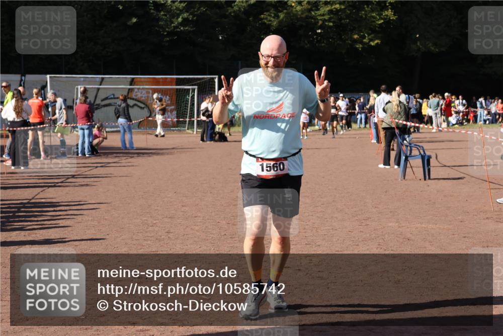 27.09.2026 - 35. Volkslauf durch das schöne Alstertal Strokosch-Dieckow http://msf.ph/oto/10585742 27.09.2026 11:56:15 Ziel 1019, 1560 meine-sportfotos.de