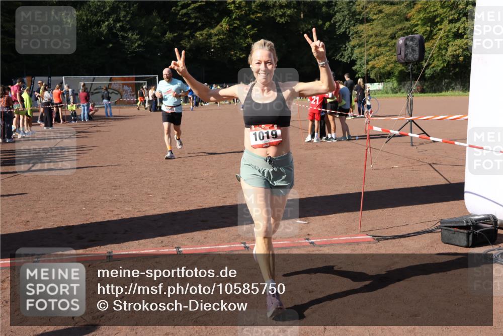 27.09.2026 - 35. Volkslauf durch das schöne Alstertal Strokosch-Dieckow http://msf.ph/oto/10585750 27.09.2026 11:56:13 Ziel 1019, 1560 meine-sportfotos.de