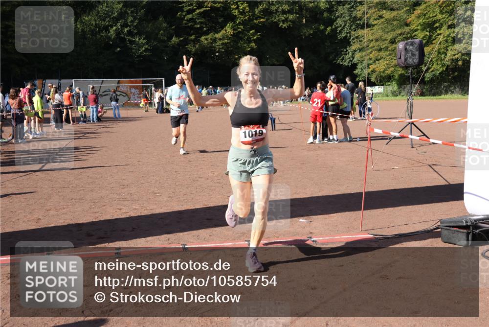 27.09.2026 - 35. Volkslauf durch das schöne Alstertal Strokosch-Dieckow http://msf.ph/oto/10585754 27.09.2026 11:56:13 Ziel 1019, 1560 meine-sportfotos.de