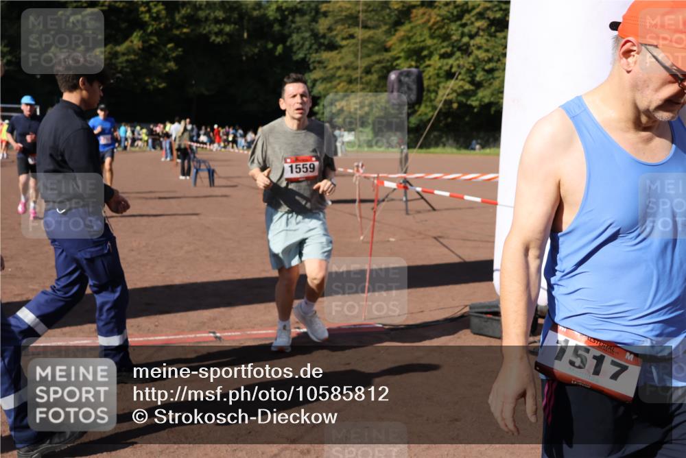 27.09.2026 - 35. Volkslauf durch das schöne Alstertal Strokosch-Dieckow http://msf.ph/oto/10585812 27.09.2026 11:55:47 Ziel 1517, 1525, 1559, 2335, 2379 meine-sportfotos.de