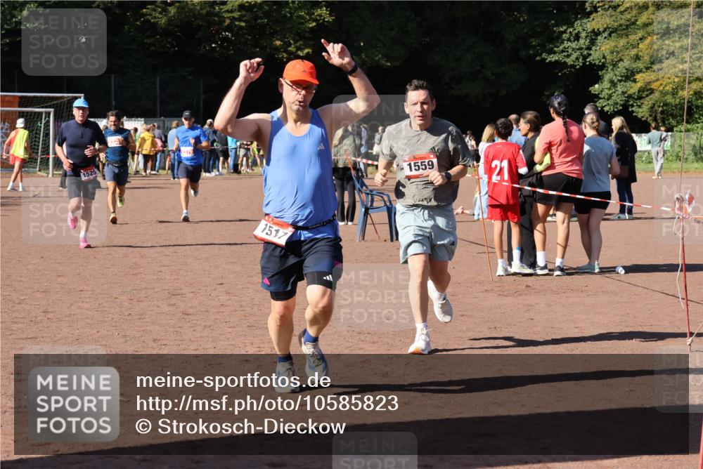 27.09.2026 - 35. Volkslauf durch das schöne Alstertal Strokosch-Dieckow http://msf.ph/oto/10585823 27.09.2026 11:55:45 Ziel 1513, 1517, 1525, 1533, 1559, 2335, 2379 meine-sportfotos.de